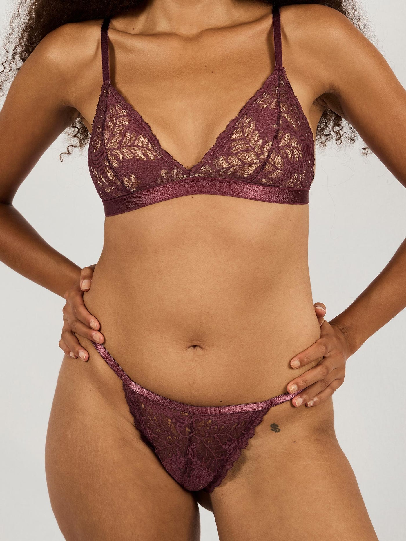 Underprotection bra in burgundy made in recycled polyamide